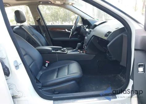 2008 Mercedes-Benz C 300 Luxury/Sport z USA, uszkodzony, nr VIN WDDGF54X48R039110